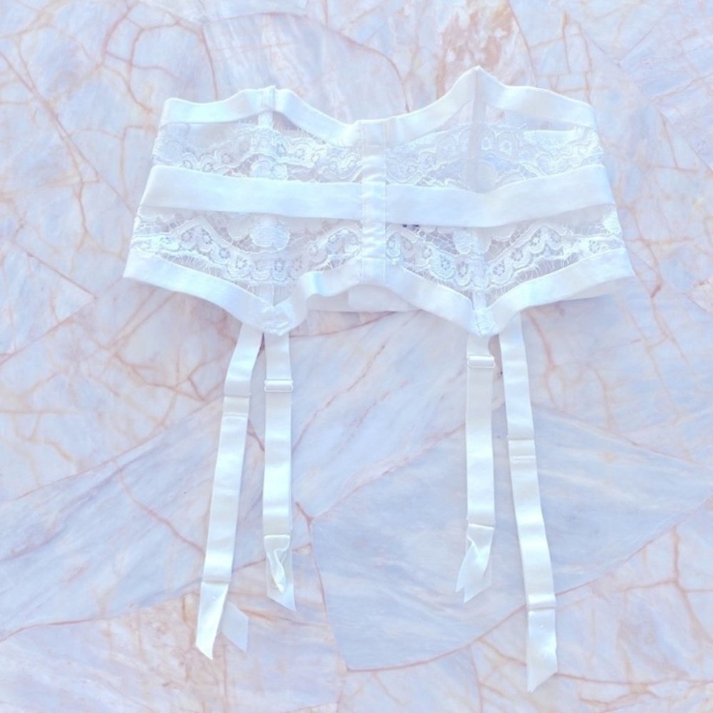Victoria Secret Fashion Show Medium Large shimmer white garter waist belt